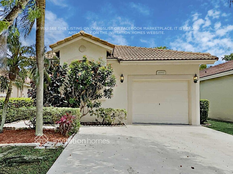4961 Pelican St in Coconut Creek, FL - Building Photo