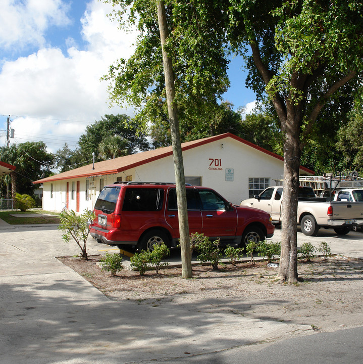 621-701 NW 7th Ave in Pompano Beach, FL - Building Photo