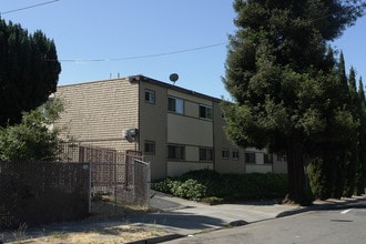 The Redwoods in Oakland, CA - Building Photo - Building Photo