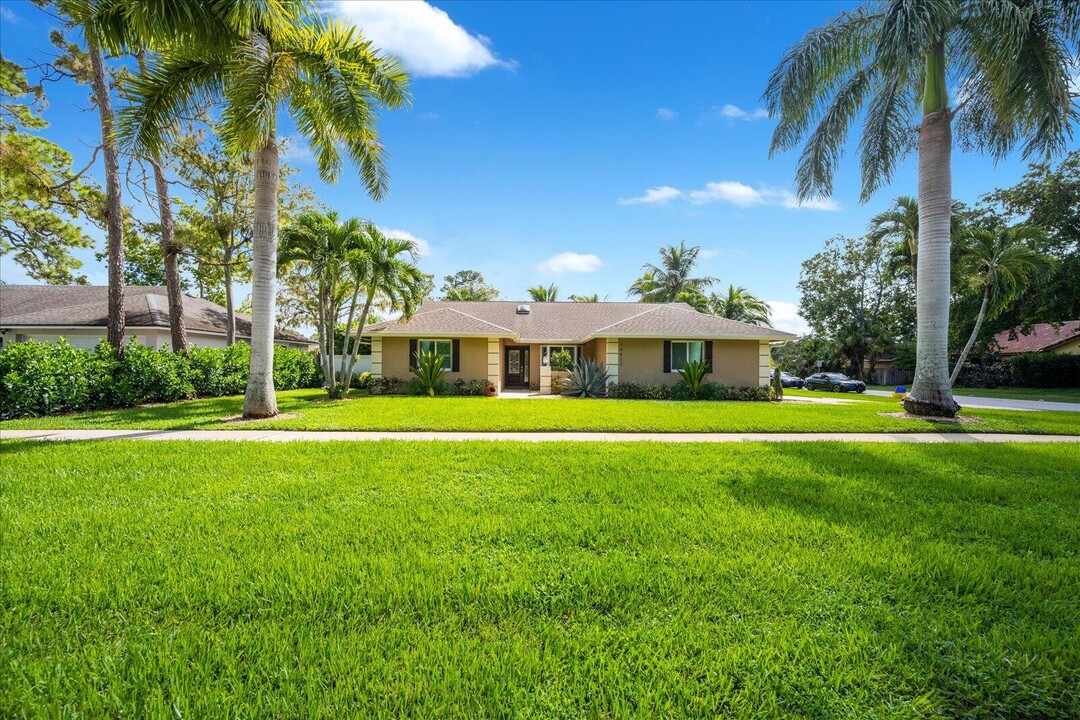 14832 Paddock Dr in Wellington, FL - Foto de edificio