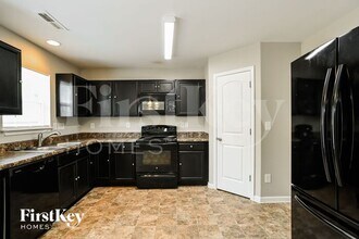 9017 Sharpes Cir in Charlotte, NC - Building Photo - Building Photo