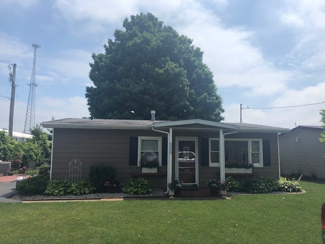 559 Fairview St in Westville, IN - Foto de edificio - Building Photo