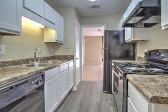 Cambridge Apartments in Flowood, MS - Foto de edificio - Building Photo