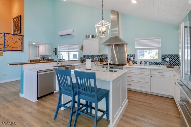 2372 Baybreeze St in Saint James City, FL - Building Photo - Building Photo