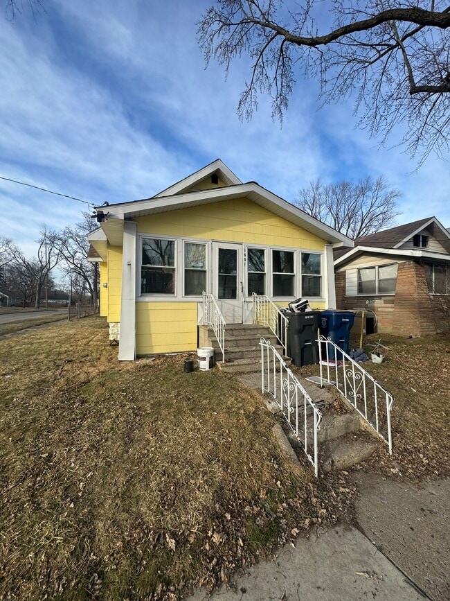 property at 1601 Mabel Ave