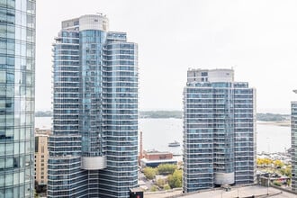 3 Bremner Blvd in Toronto, ON - Building Photo - Building Photo