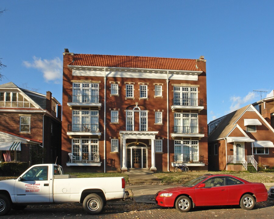 1020 11th Ave in Huntington, WV - Foto de edificio