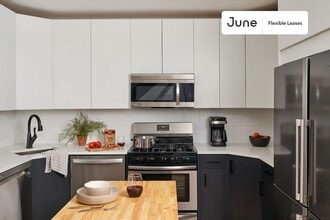 Peaceful ROOM at The Dean House, Unit 5 in Brooklyn, NY - Foto de edificio - Building Photo