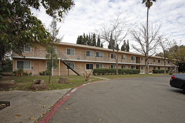 Palm View Apartments in Sacramento, CA - Building Photo - Building Photo