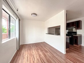 14746 Delano St in Los Angeles, CA - Foto de edificio - Building Photo