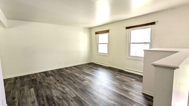 936 Seminole Rd in Norton Shores, MI - Building Photo - Building Photo