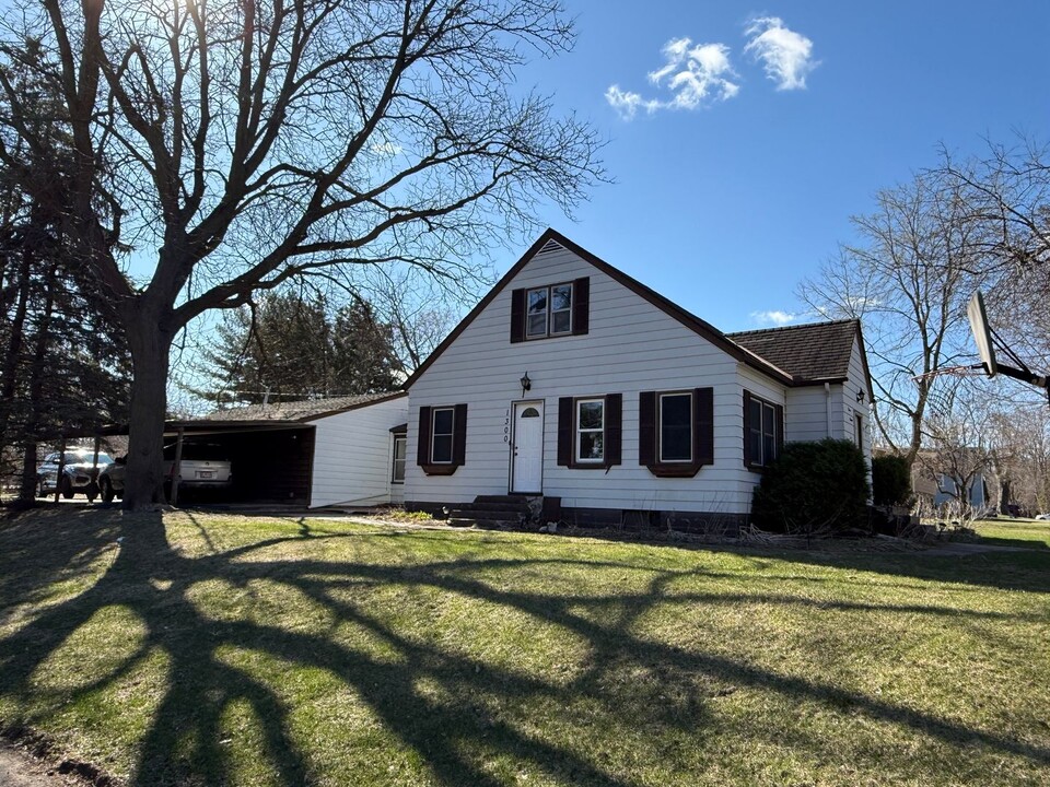 1300 4th St in St. Paul Park, MN - Building Photo