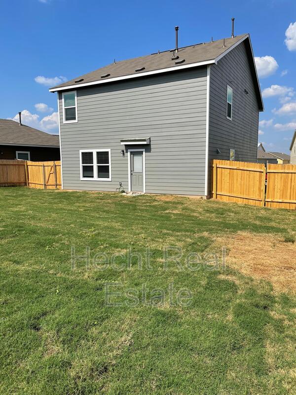 10646 Vinateros Dr in Converse, TX - Building Photo - Building Photo