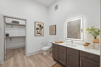 4601 N Main St in Houston, TX - Building Photo - Building Photo
