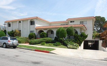 Elmwood Manor Apartments in Glendale, CA - Building Photo - Building Photo