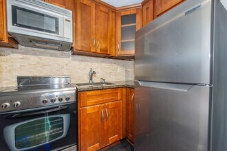 60 Parkway Dr in East Orange, NJ - Building Photo - Building Photo