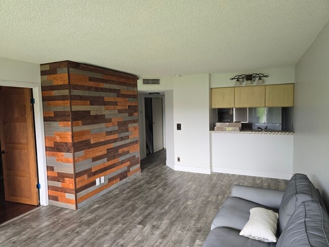 10014 Twin Lakes Dr, Unit 6D