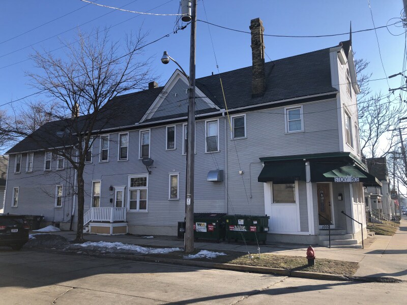 1000 E Locust St in Milwaukee, WI - Building Photo