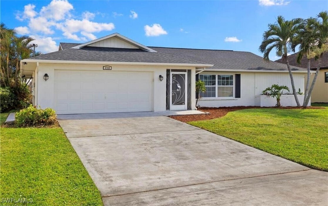 4709 SW 25th Pl in Cape Coral, FL - Building Photo