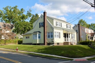 102 Paterson Ave in Midland Park, NJ - Building Photo - Building Photo