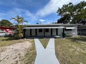 10515 NW 12th Ave-Unit -10517 in Miami, FL - Building Photo - Building Photo