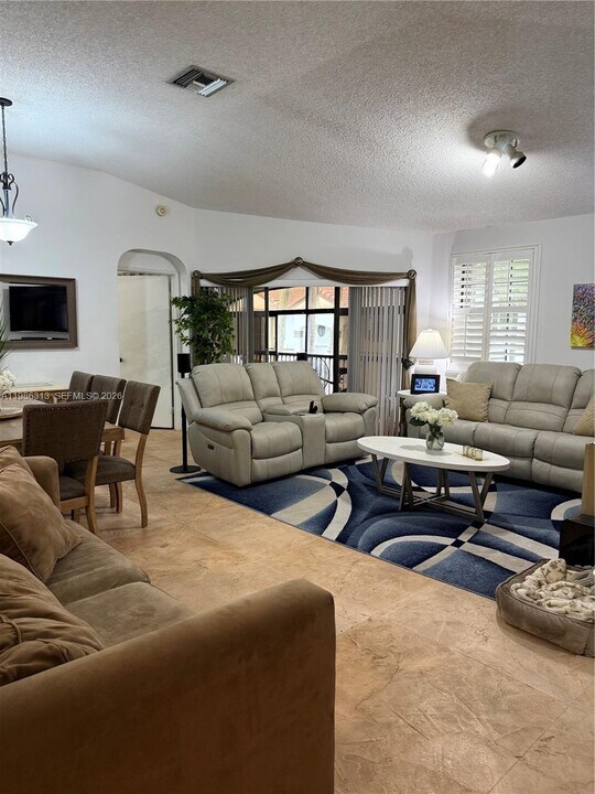 502 SW 158th Terrace in Pembroke Pines, FL - Building Photo