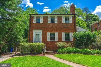 5333 Saratoga Ave in Chevy Chase, MD - Building Photo - Building Photo