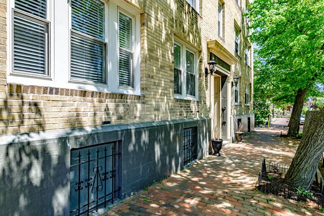 197 Pine St, Unit 14 in Portland, ME - Foto de edificio - Building Photo