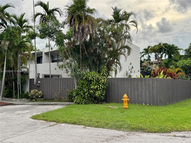 6630 SW 112th Pl in Miami, FL - Building Photo - Building Photo