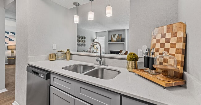 The Oakley Apartment Homes in Arlington, TX - Foto de edificio - Building Photo