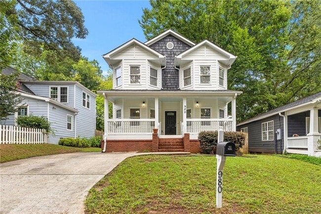 property at 980 Violet St SE