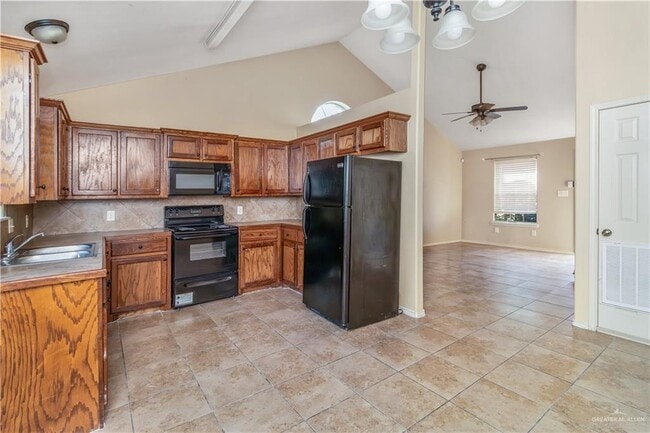 6 West Dr in Edinburg, TX - Building Photo - Building Photo