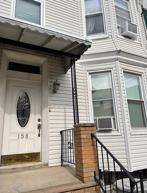 158 Hopkins Ave, Unit First Floor