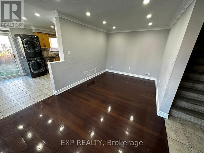 25 Prince Crescent in Brampton, ON - Building Photo - Building Photo