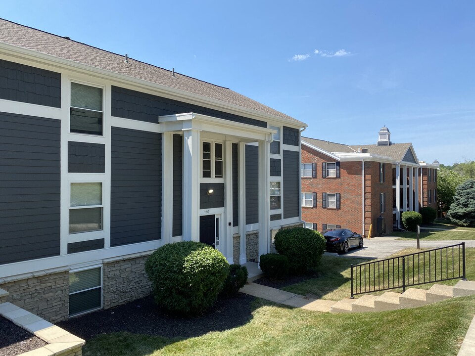 The Gables Of Mission Hills in Mission, KS - Building Photo