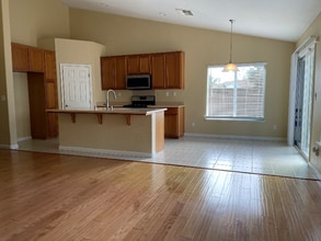1610 Bello Dr in Dixon, CA - Building Photo - Building Photo