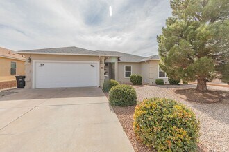 220 Ascot Parade in Alamogordo, NM - Building Photo - Building Photo