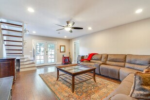 10000 Monterey Rd in Morgan Hill, CA - Building Photo