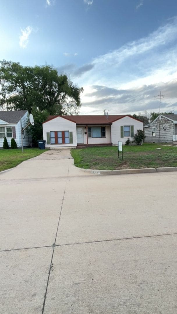 property at 350 E Cottonwood Ave