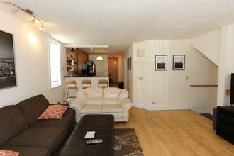 1059 W Fry St, Unit G03C in Chicago, IL - Building Photo - Building Photo