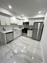 8011 NW 44th Ct in Coral Springs, FL - Building Photo