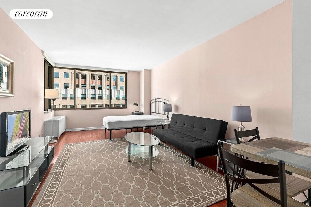 350 W 50th St in New York, NY - Building Photo