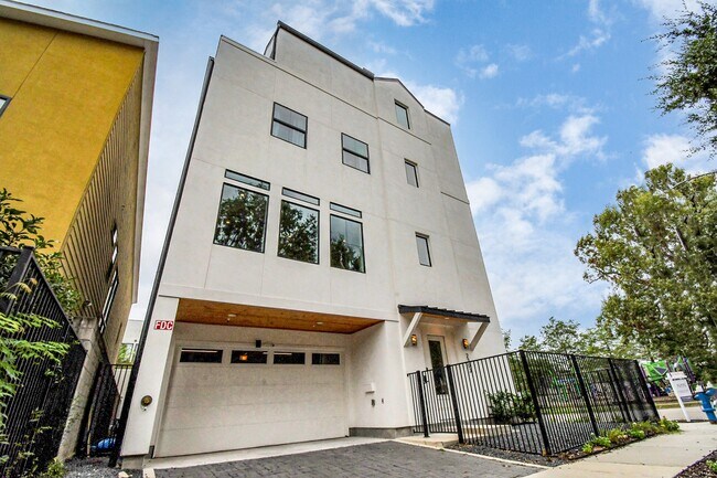 2303 Yupon St in Houston, TX - Building Photo - Building Photo