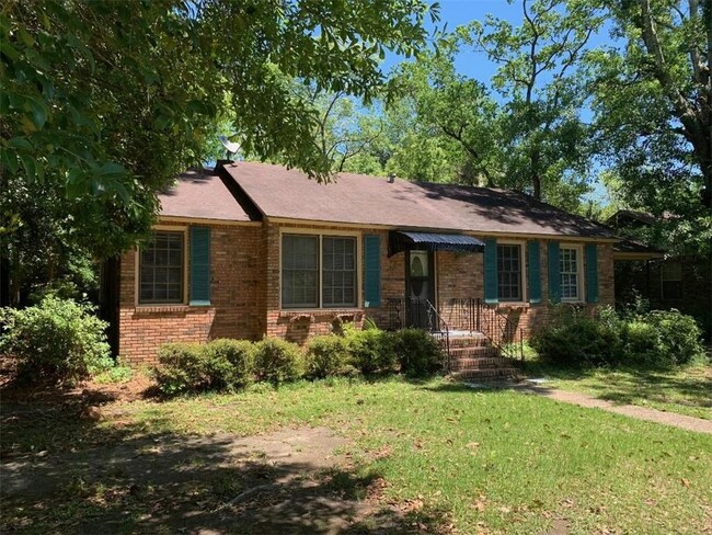 property at 315 W Lee St