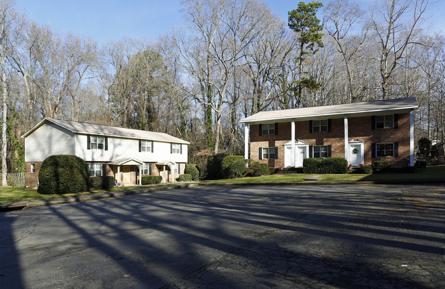 Forest Park Apartments in Cary, NC - Foto de edificio - Building Photo