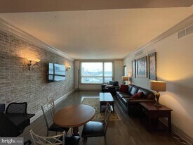 717 S Christopher Columbus Blvd in Philadelphia, PA - Building Photo