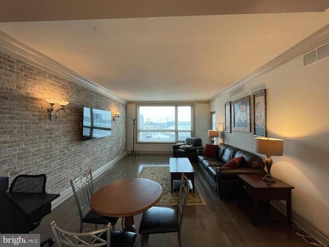 717 S Christopher Columbus Blvd