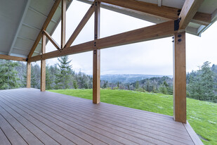 783 Wildwood Rd in Quilcene, WA - Foto de edificio - Building Photo