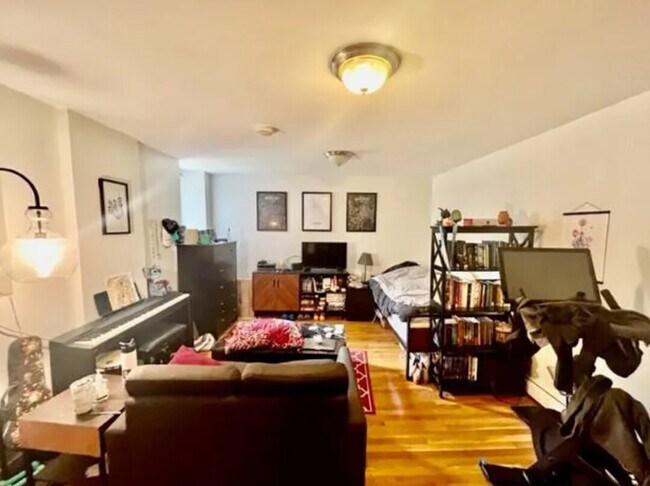 24 Stillman St, Unit 1M in Boston, MA - Building Photo - Building Photo