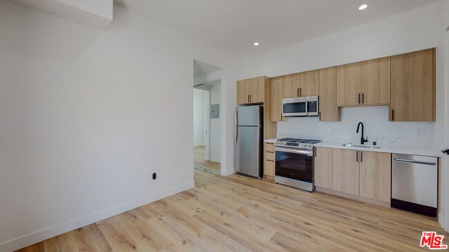 property at 4460 W Maplewood Ave